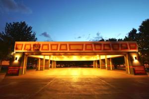 a large building with at Albuquerque Marriott Pyramid North in Albuquerque