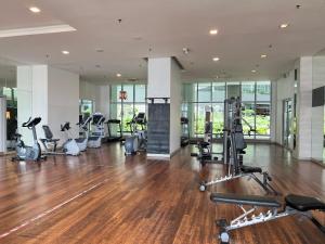 Fitness centrum a/nebo fitness zařízení v ubytování Empire Hostel Regalia