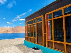 Galeriebild der Unterkunft snow land wooden cottage in Spangmik