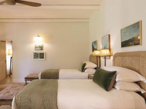 Een bed of bedden in een kamer bij Spier Hotel and Wine Farm