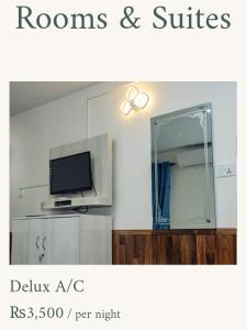 TV a/nebo společenská místnost v ubytování Hotel Mirana Pvt Ltd
