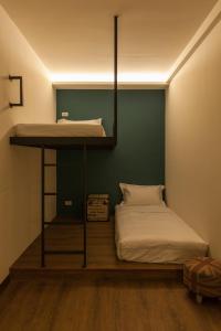 En eller flere senger på et rom på Mini Voyage Hostel