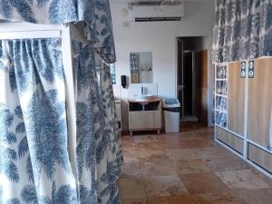 Galeriebild der Unterkunft Follow the Sun Boutique Hostel - Pool, Breakfast & Sea Views in St Julian's