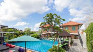 Bazén v ubytování SOLTERRA SEMINYAK Boutique Hotel & Spa Powered by Archipelago nebo v jeho okolí