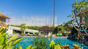 Bazén v ubytování SOLTERRA SEMINYAK Boutique Hotel & Spa Powered by Archipelago nebo v jeho okolí