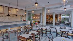 Restaurace v ubytování SOLTERRA SEMINYAK Boutique Hotel & Spa Powered by Archipelago