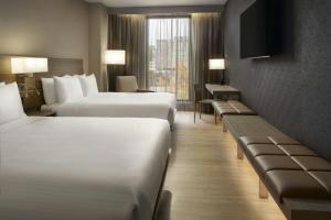 Postel nebo postele na pokoji v ubytování AC Hotel by Marriott Seattle Downtown
