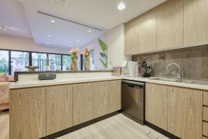 Η κουζίνα ή μικρή κουζίνα στο Stunning 4 Bed Villa, Private Pool, Damac Hills