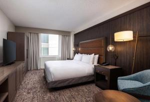 DoubleTree Suites by Hilton Austin Downtown Capitol客房内的一张或多张床位