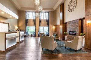 Kuchyň nebo kuchyňský kout v ubytování Clarion Hotel Portland International Airport