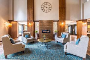 Posezení v ubytování Clarion Hotel Portland International Airport