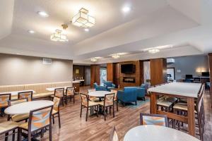 Posezení v ubytování Clarion Hotel Portland International Airport