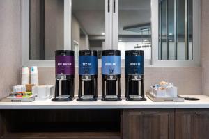 Cucina o angolo cottura di Tru By Hilton Phoenix Midtown