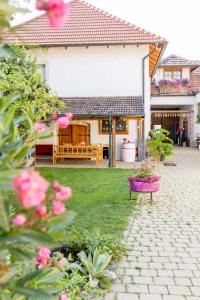 A garden outside Winzerhof Agerlhof