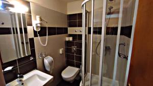 Kúpeľňa v ubytovaní Átrium Hotel Harkány