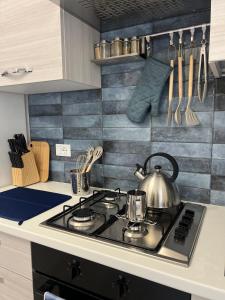 Η κουζίνα ή μικρή κουζίνα στο Sunny Sands Apartments