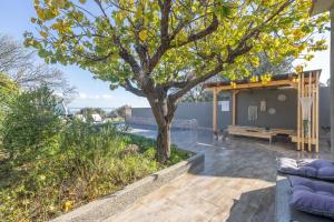 AsgourouにあるCity Art Villaのパティオ