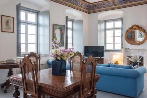 A television and/or entertainment centre at Villa 1853-Upper floor
