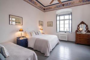 A bed or beds in a room at Villa 1853-Upper floor Még 26 kép