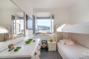 A bed or beds in a room at Villa 1853-Upper floor