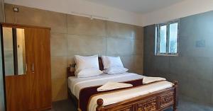 Postel nebo postele na pokoji v ubytování SJS RESIDENCY Thiruvannamalai