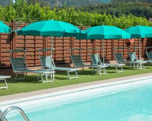 Bazén v ubytování Hotel Ristorante La Lanterna nebo v jeho okolí