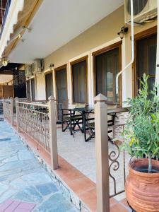 Balkón alebo terasa v ubytovaní Ξενώνας Ρόδον