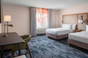 Postel nebo postele na pokoji v ubytování Fairfield Inn & Suites Woodbridge