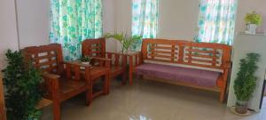 O zonă de relaxare la Room in BB - Aremen Transient, Nipa Hut