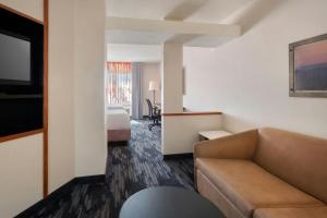 Posezení v ubytování Fairfield Inn & Suites Woodbridge