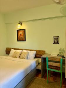 Eevolve Dharamkot - An Eco Hostel客房内的一张或多张床位