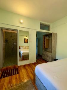 Eevolve Dharamkot - An Eco Hostel客房内的一张或多张床位