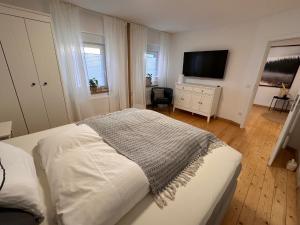 TV a/nebo společenská místnost v ubytování Ferienapartment Mein Möhnesee + 3 fotografie