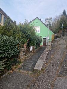 Budova, kde se apartmán nachází + 9 fotografií