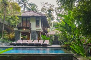 a villa with a swimming pool and a resort at Kayumanis Ubud Private Villas & Spa in Ubud