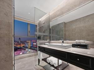 Koupelna v ubytování DoubleTree by Hilton Weihai