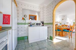 Kuchnia lub aneks kuchenny w obiekcie Villa Lehman - PlusHolidays