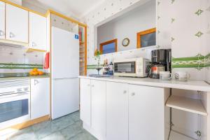 Kuchnia lub aneks kuchenny w obiekcie Villa Lehman - PlusHolidays