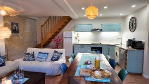 Køkken eller tekøkken på Gite L'Eglantier avec piscine chauffée