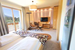TV a/nebo společenská místnost v ubytování Hotel Zollner