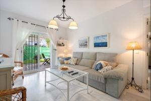 a living room with a couch and a table at Paraíso del golf free parking by Staycare in Rota