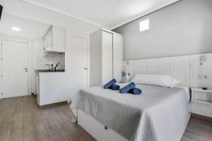 Køkken eller tekøkken på Carihuela Palace 418 By IVI Real Estate