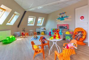 a room filled with lots of different types of toys at Cottage Premium, camping 5* avec parc aquatique in Hudimesnil