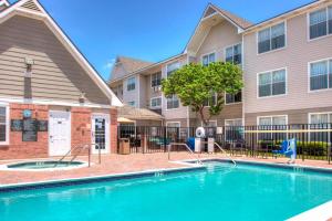 Bazén v ubytování Residence Inn by Marriott McAllen nebo v jeho okolí