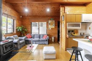 a living room with a couch and a kitchen at Foresta Karuizawa 1 in Oiwake