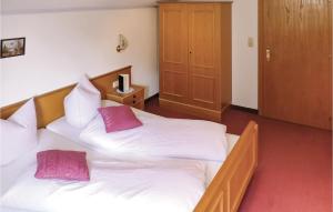 Posteľ alebo postele v izbe v ubytovaní Gemuetliche Ferienwohnung