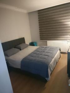 Postel nebo postele na pokoji v ubytování Seyhan'da 2 oda bir salon full apartmant