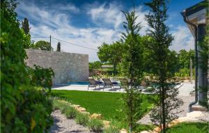 Πισίνα στο ή κοντά στο Villa Sivati