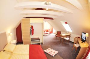 TV a/nebo společenská místnost v ubytování Flair Hotel zum Storchen