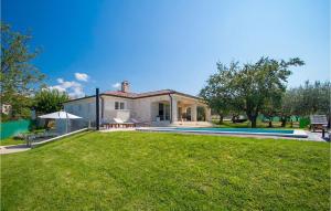 Πισίνα στο ή κοντά στο Villa Bianchera